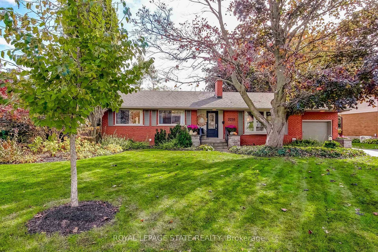 Property Photo:  2228 Clarendon Park Drive  ON L7R 1X1 