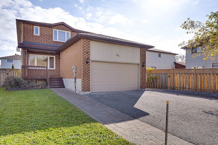 Property Photo:  301 Hickling Trail Lower  ON L4M 5Y2 