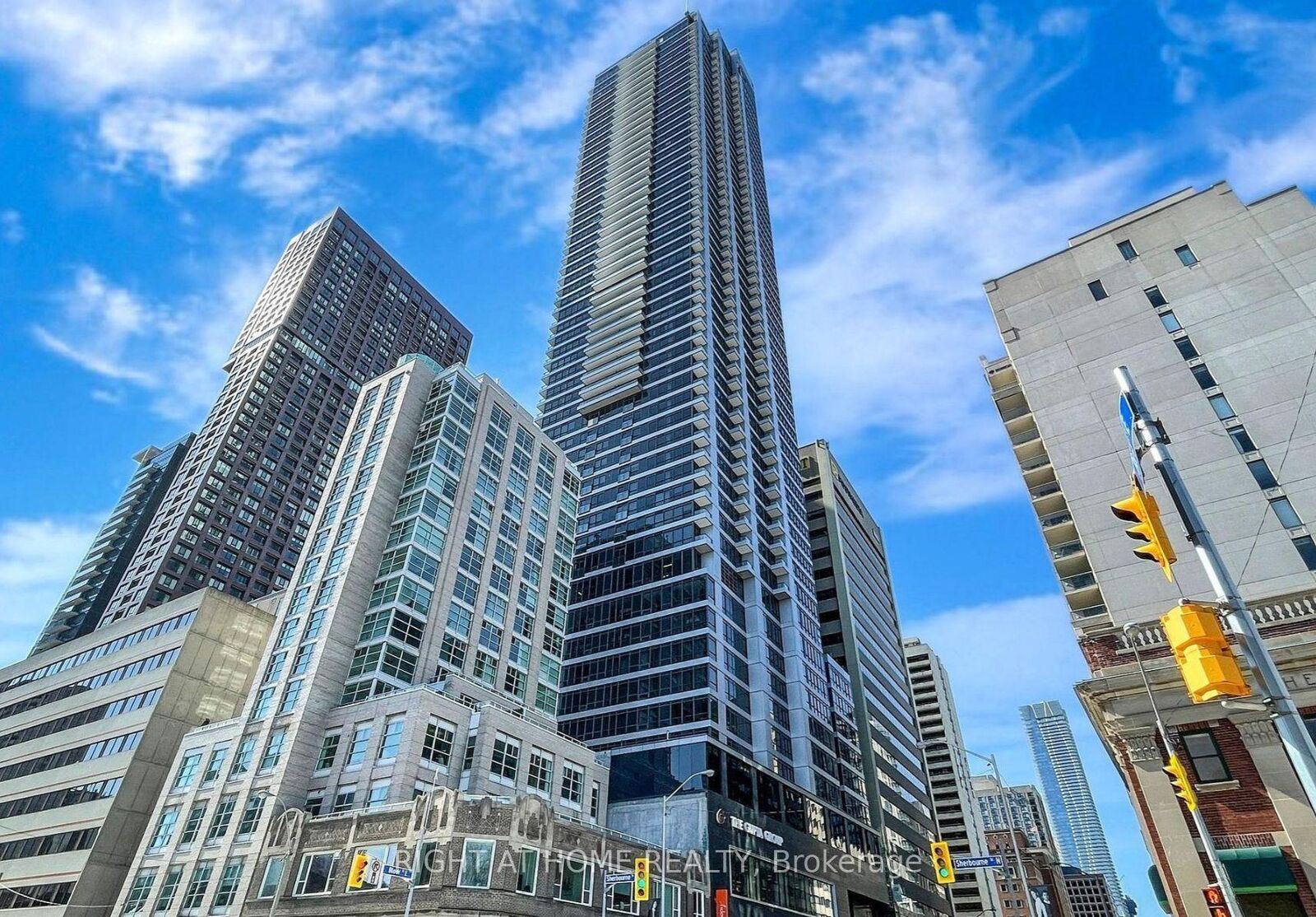 Property Photo:  395 Bloor Street E 3705  ON M4W 0B4 