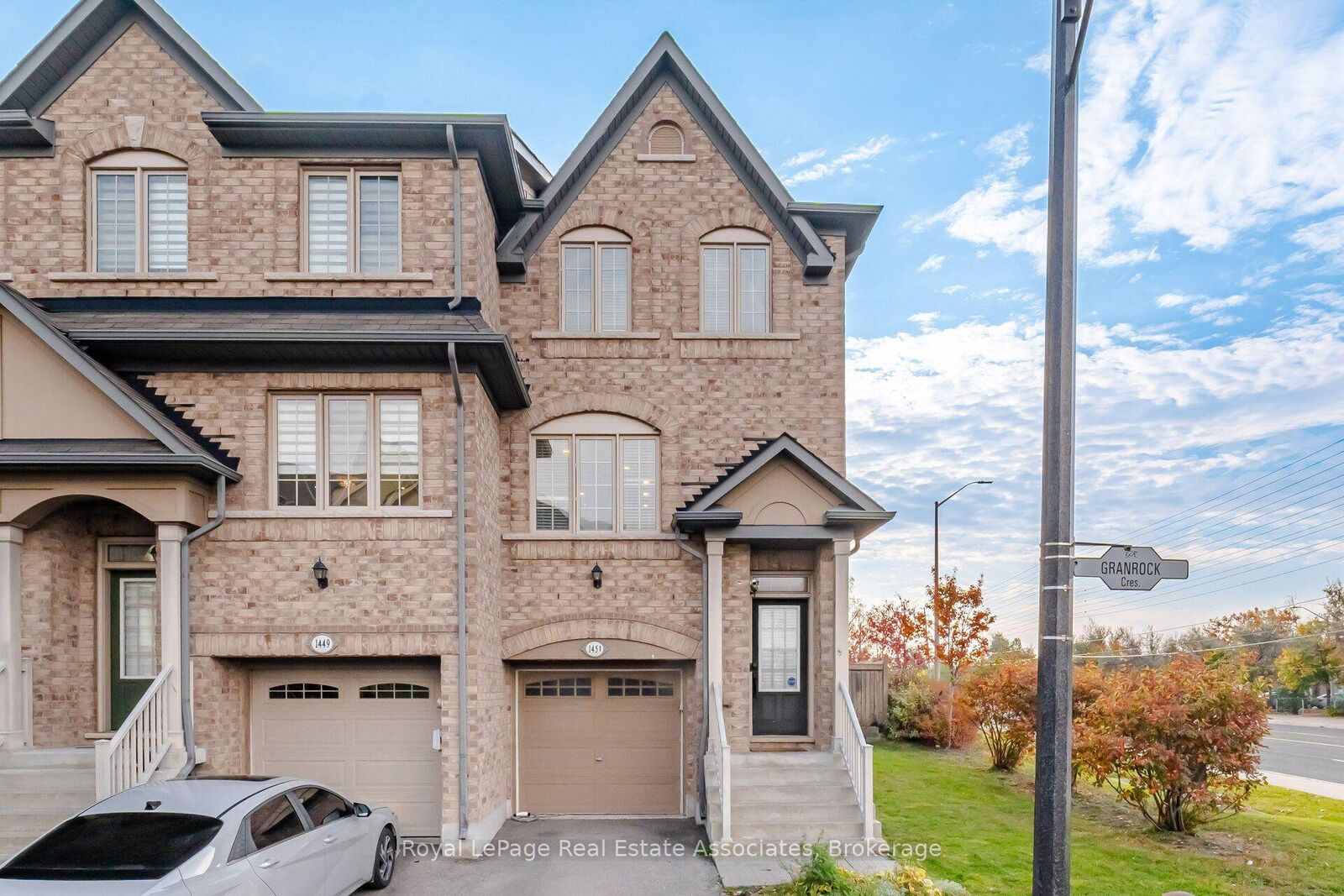 Property Photo:  1451 Granrock Crescent  ON L5V 0E1 
