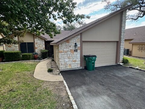Property Photo: 48 Oaks Place TX 78645