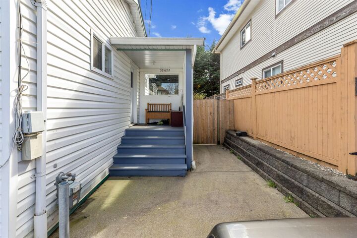 Property Photo: 32622 Egglestone Avenue BC V4S 1A2