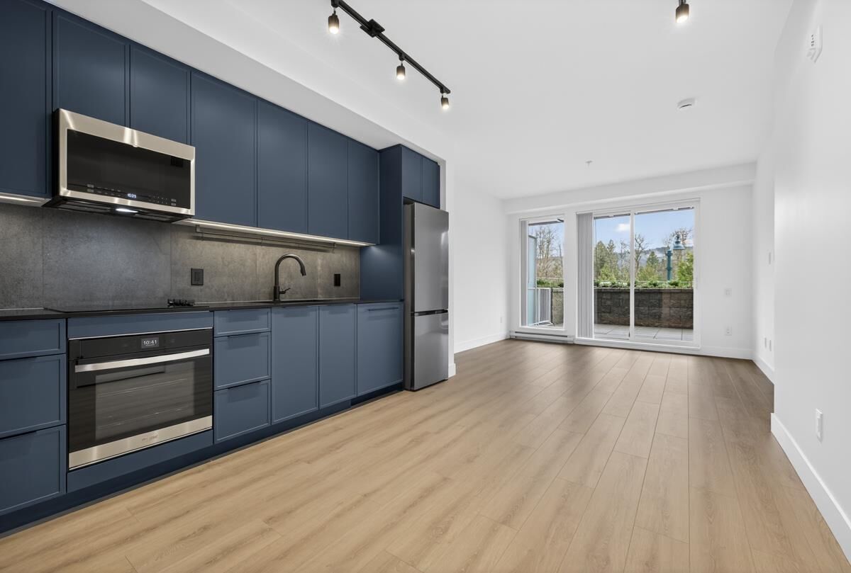 Property Photo:  3055 Murray St 213  BC V3H 0P4 