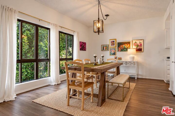 Property Photo:  637 Wilcox Ave, Unit 1E  CA 90004 