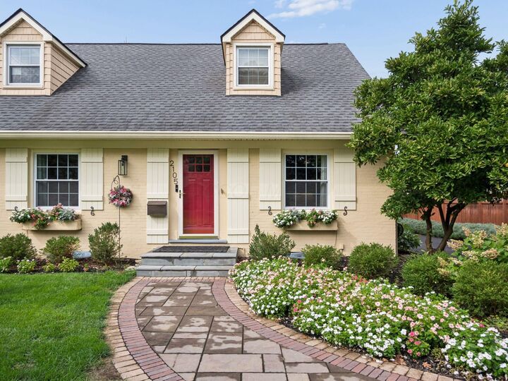Property Photo:  2105 Cheshire Road  OH 43221 