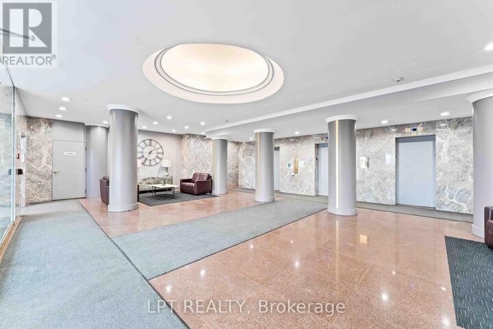 Property Photo: 545 St Laurent Boulevard 2806 ON K1K 4H9