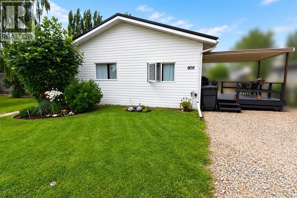 Property Photo:  606 Tulip Street West  AB T0J 2W0 