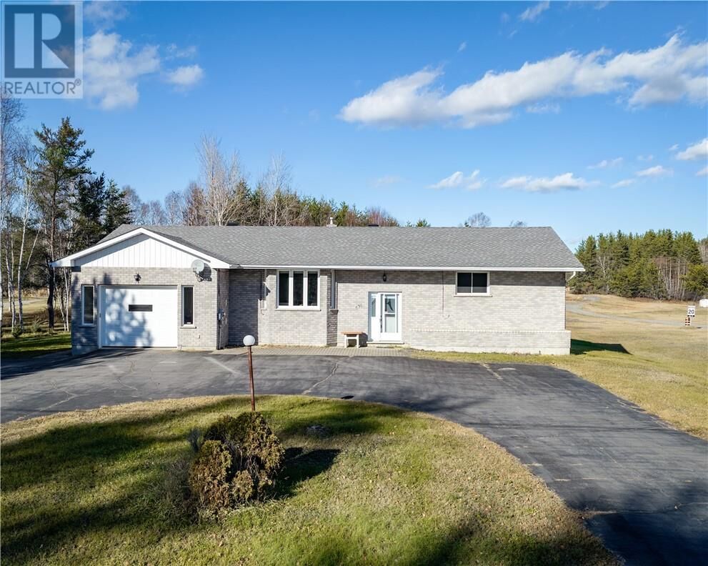 Property Photo:  636 Gravel Drive  ON P3P 1R3 