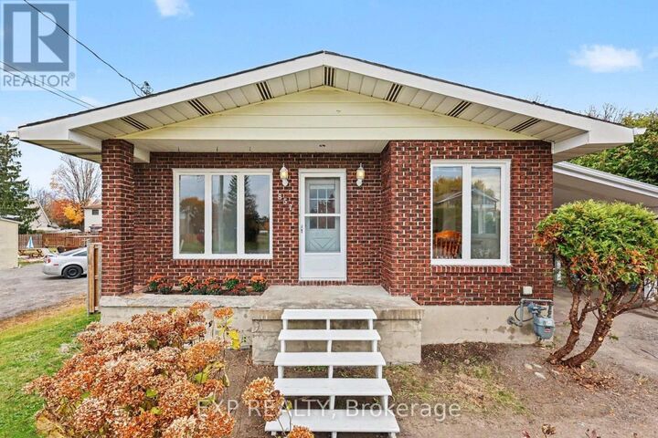 Property Photo:  857 Willow Avenue  ON K1E 1C2 