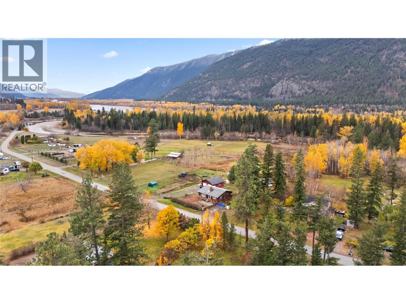 Property Photo: 827 Glenacre Road BC V0E 1E0