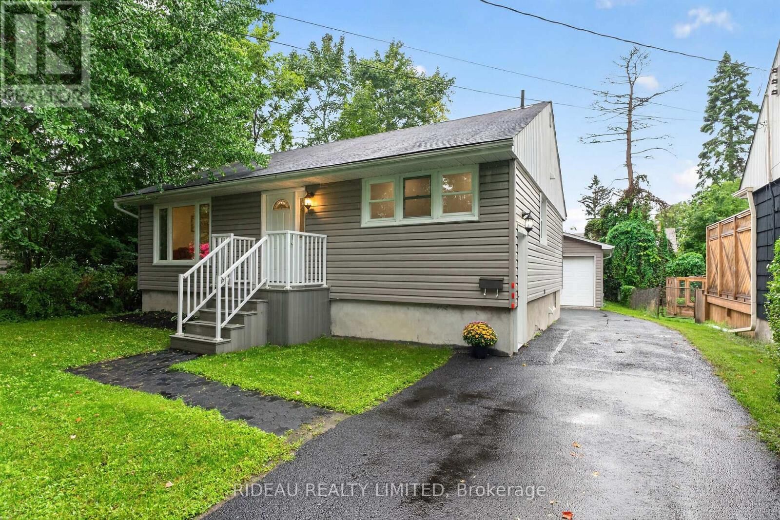 Property Photo: 4 Otter Drive ON K6V 5R7
