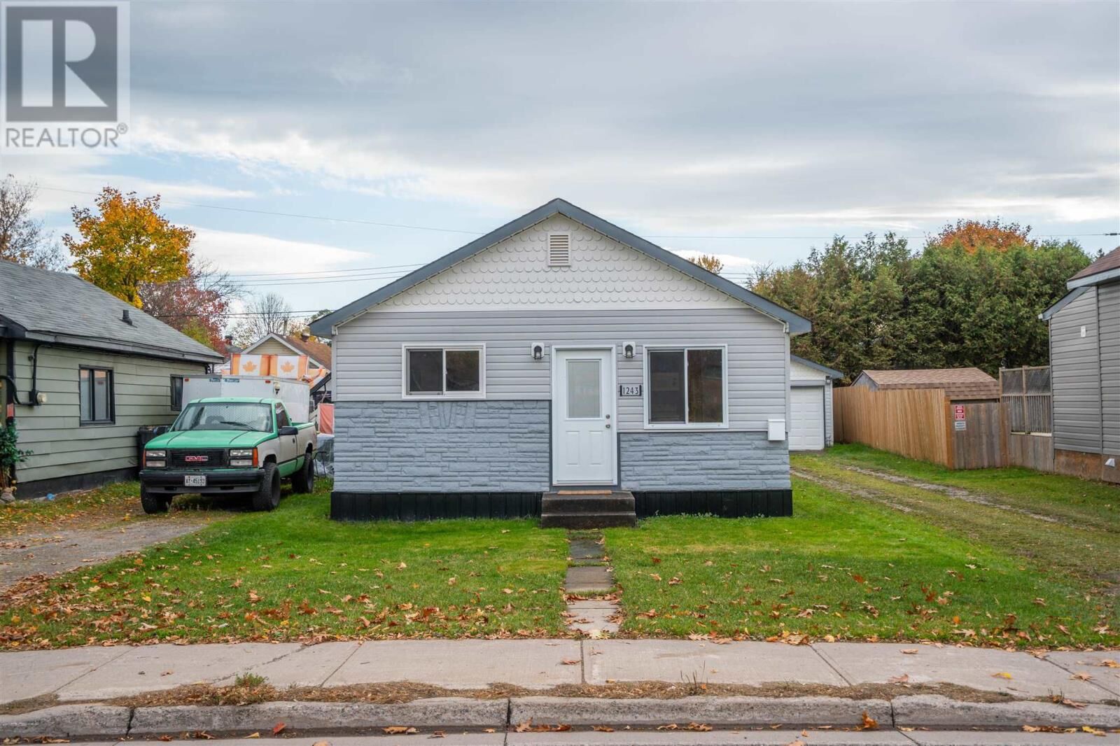 Property Photo: 1243 Wellington E ON P6A 2P5