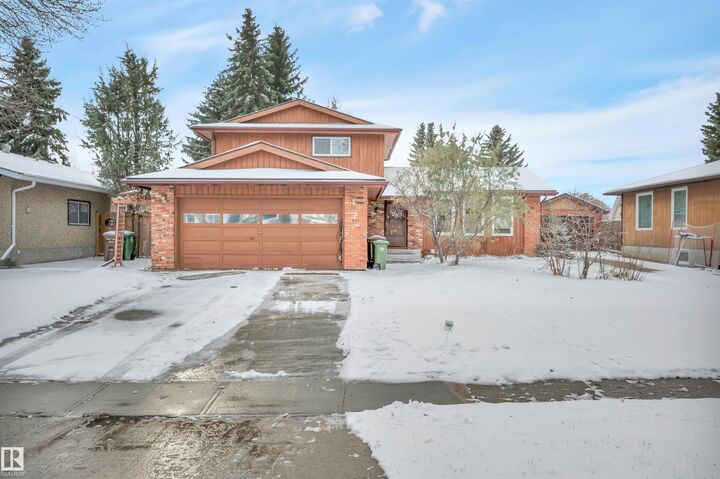 Property Photo:  7 Anita Crescent  AB T8N 2W3 