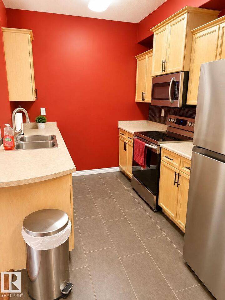 Property Photo: 16715 100 Avenue NW 202 AB T5P 4Z5