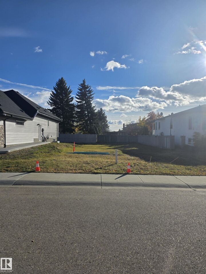 Property Photo:  35 Elsinore Place NW  AB T5X 0M6 