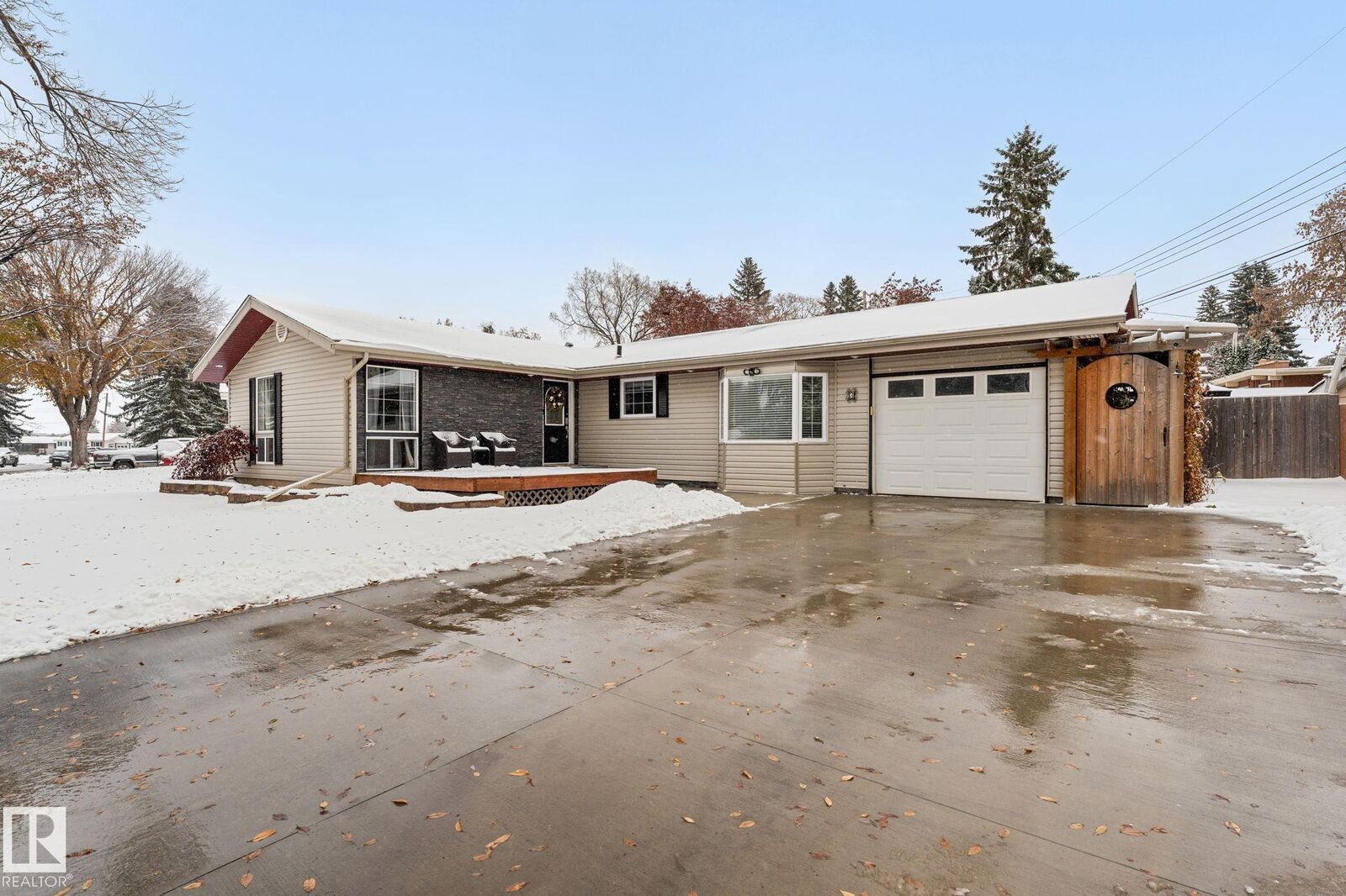 Property Photo:  3 Cypress Avenue  AB T8A 1J3 