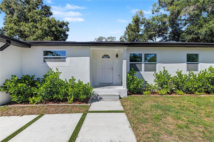 Property Photo:  8106 N Lynn Avenue  FL 33604 