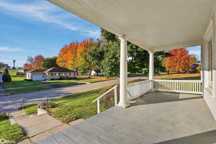 Property Photo:  305 4th Street  IA 50635 