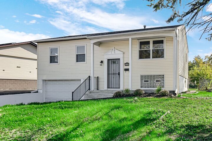 Property Photo: 520 E Birch Drive IL 60425