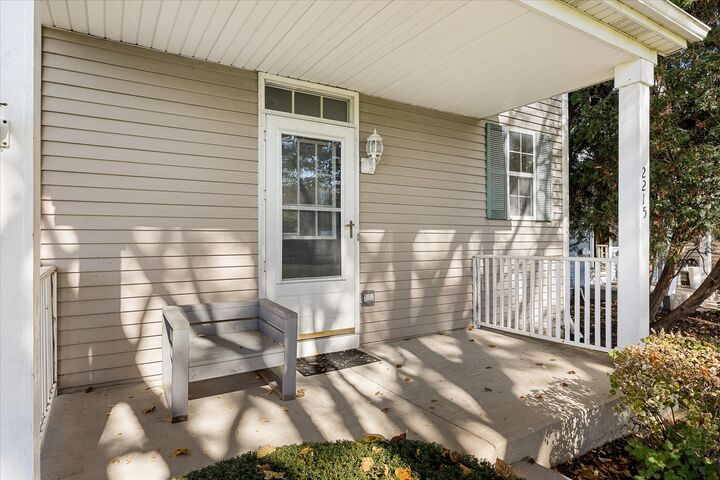 Property Photo:  2215 Dalewood Court  IL 60586 