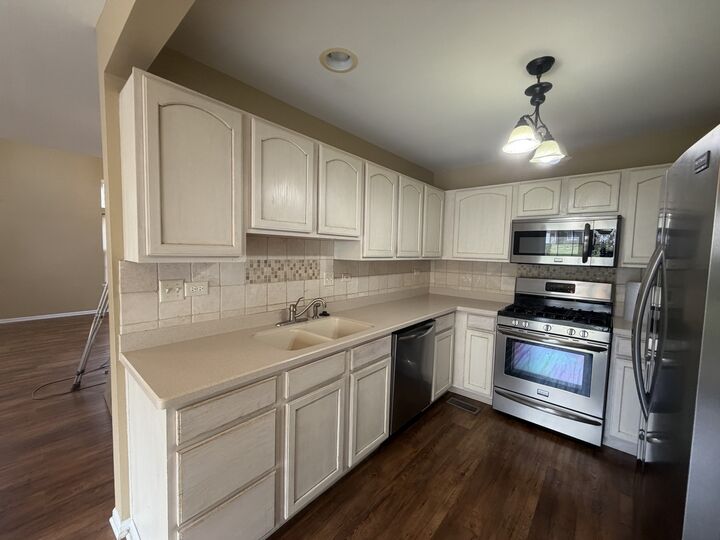 Property Photo:  2320 Foxmoor Lane  IL 60502 