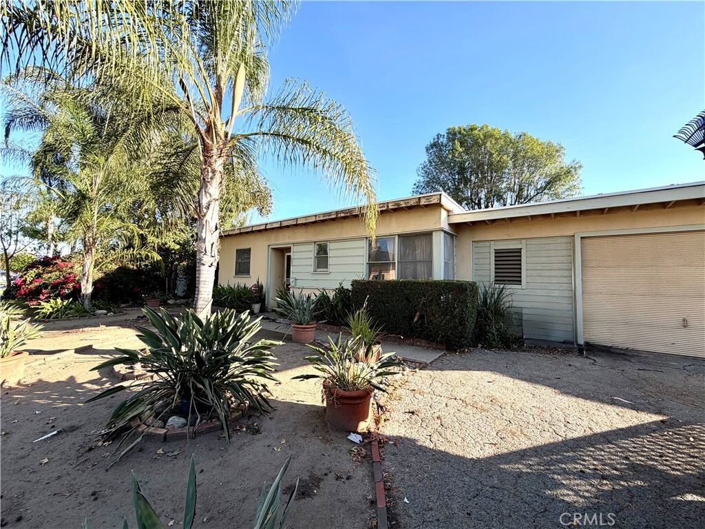 Property Photo:  252 E Camino Real  CA 91016 