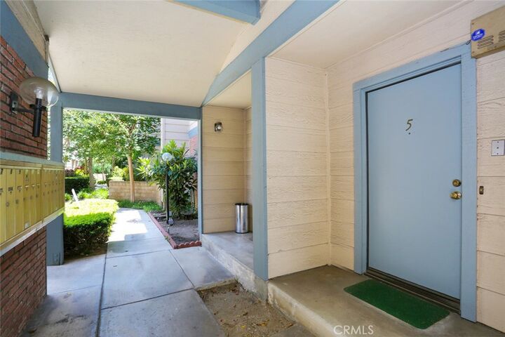 Property Photo: 701 E Harvard Street 5 CA 91205