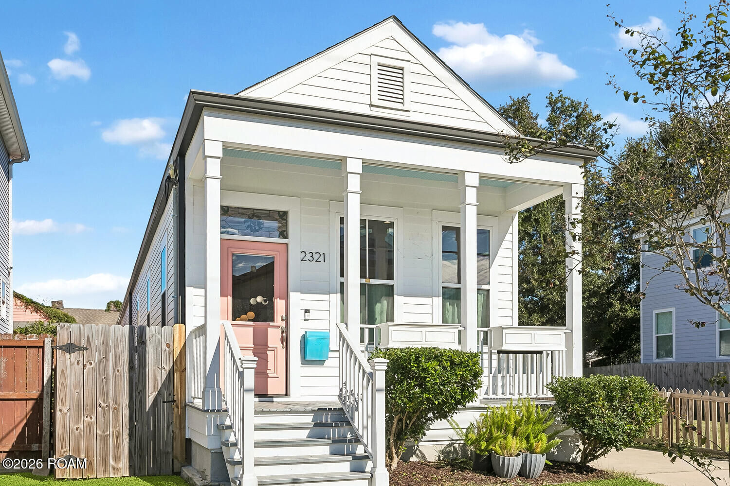Property Photo:  2321 Delachaise Street  LA 70115 