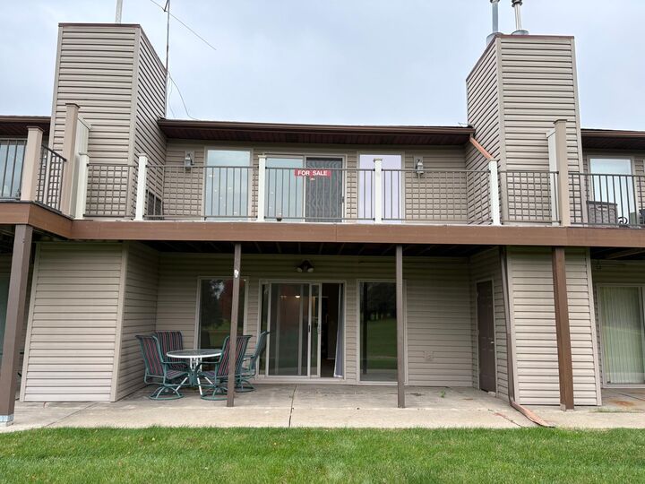 Property Photo:  1830 Lakewood Avenue  MN 56007 