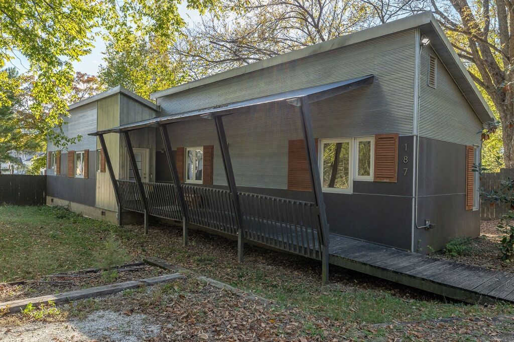 Property Photo:  187 E 12th Street  AR 72701 
