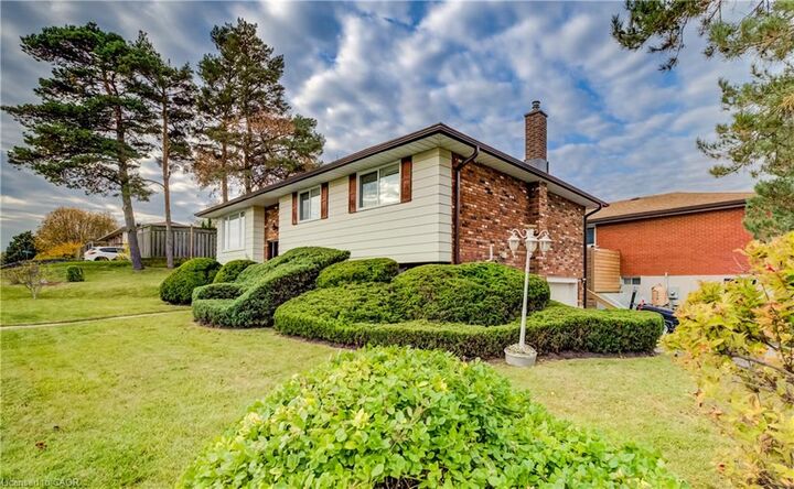 Property Photo:  100 Moffat Drive  ON N1R 6E4 