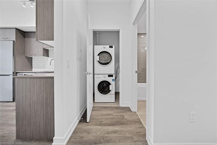 Property Photo:  5 Wellington Street 807  ON N2G 0E3 