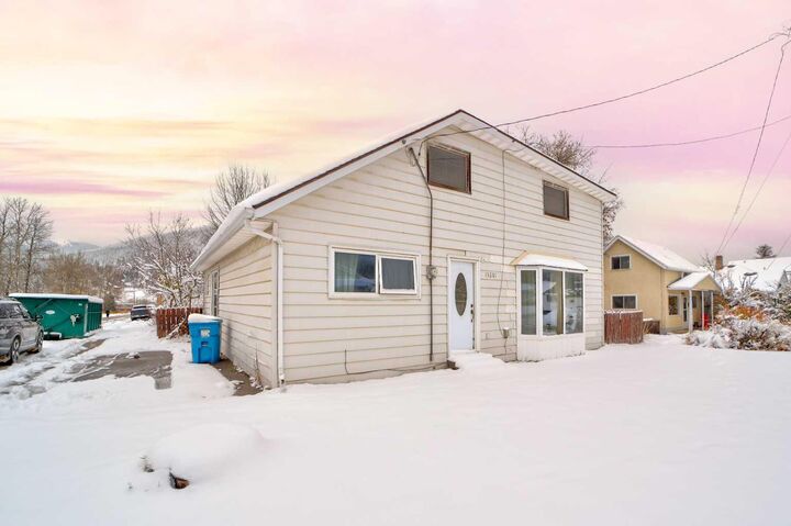 Property Photo: 13201 17 Avenue AB T0K 0E0