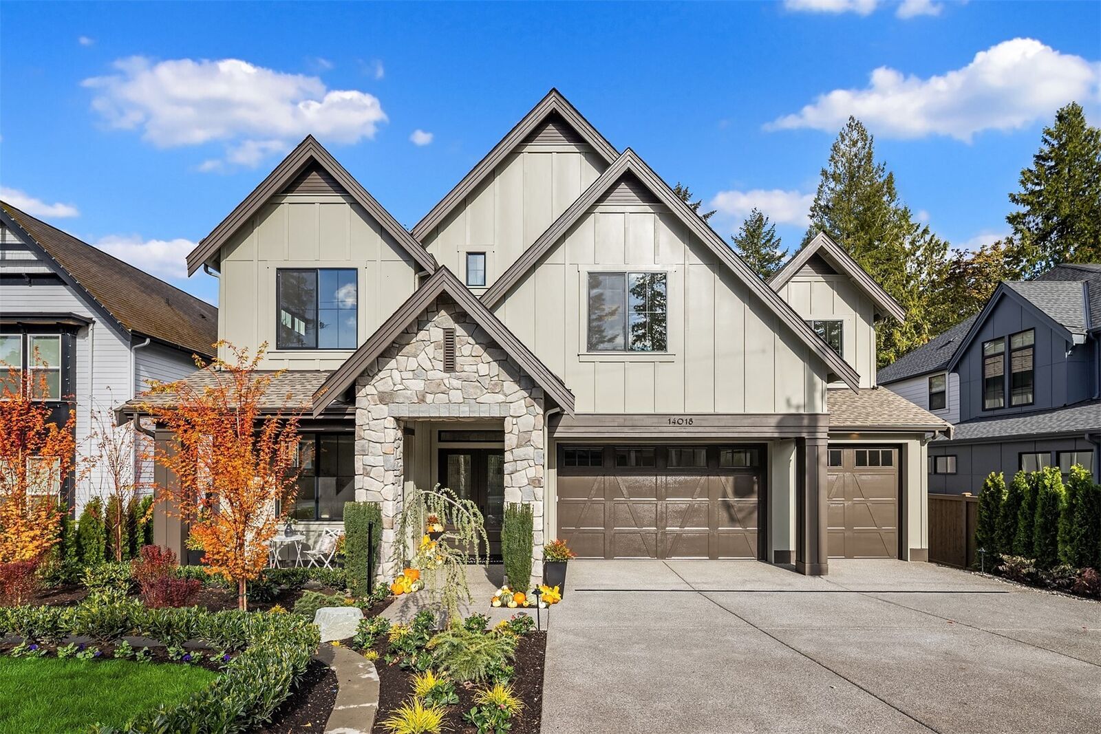Property Photo: 14018 NE 6th Place WA 98007