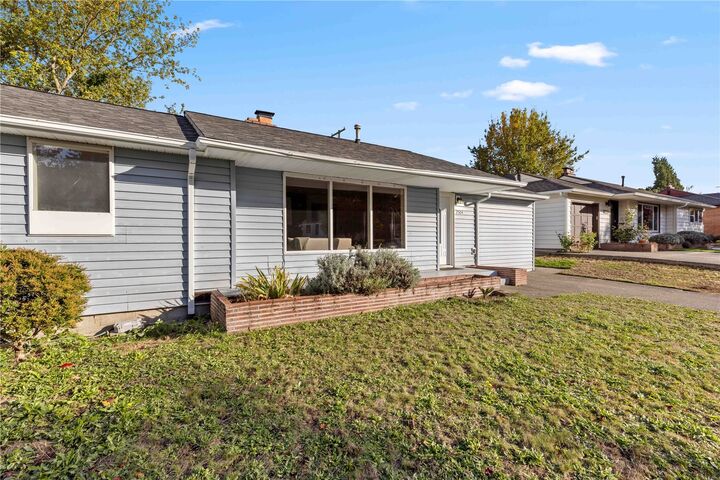 Property Photo: 2504 Veldee Avenue WA 98312