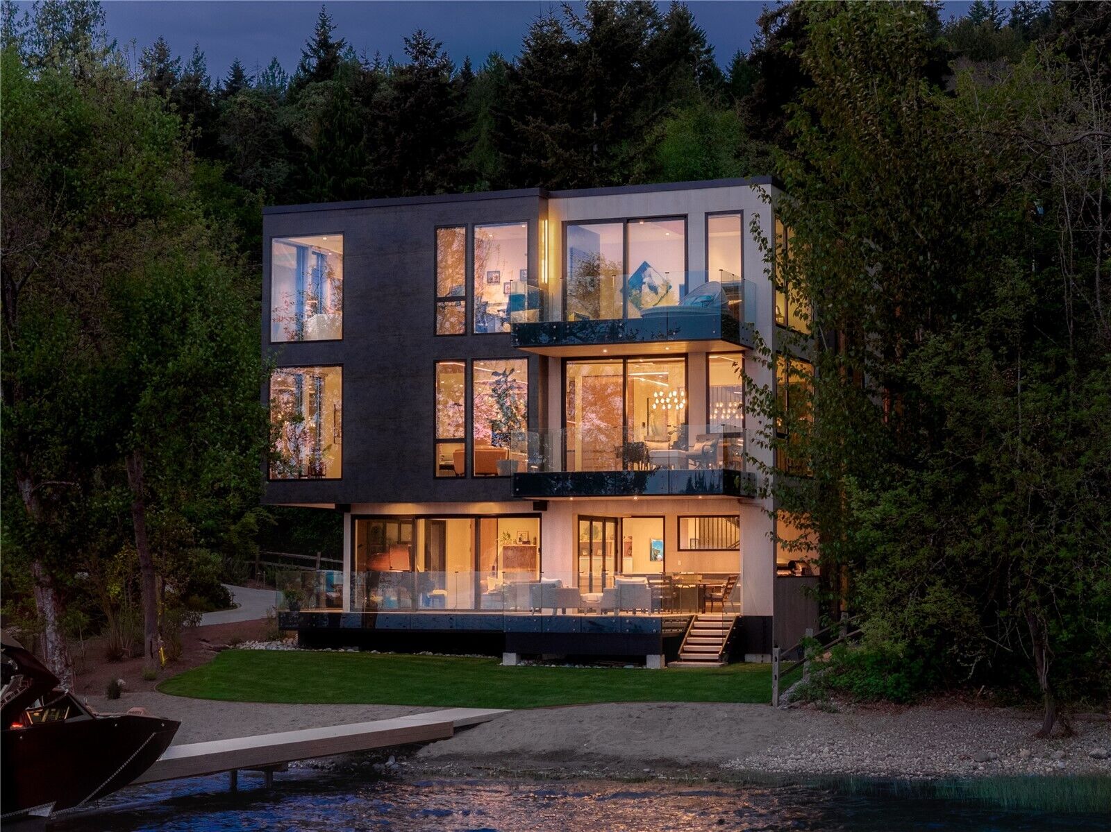 Property Photo: 3101 E Lake Sammamish Parkway NE WA 98074