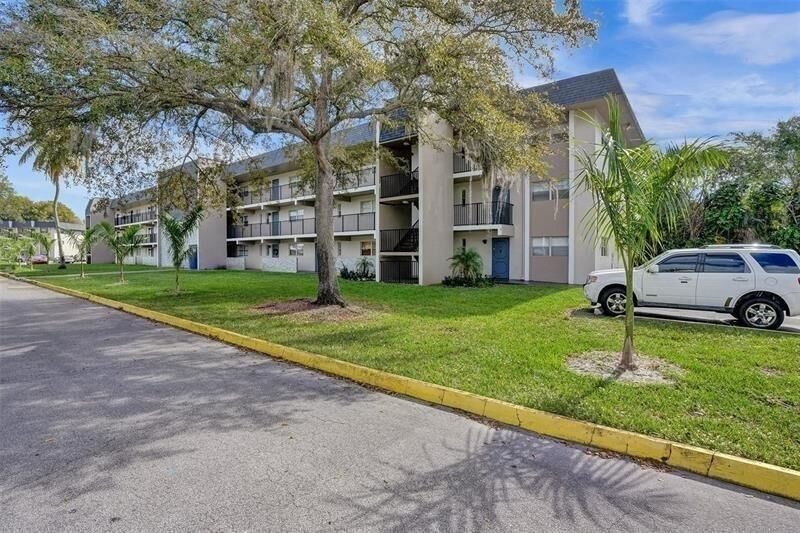 Property Photo: 8000 S Colony Circle S 201 FL 33321