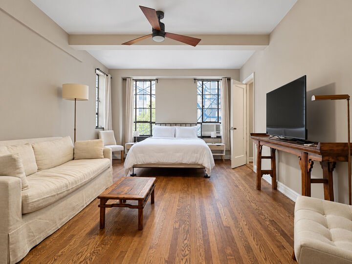 Property Photo:  333 W 56th Street 3D  NY 10019 