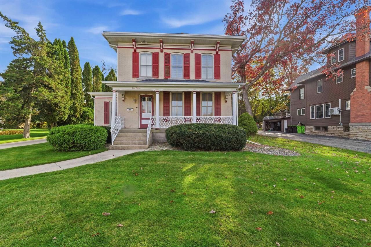 Property Photo:  515 E Lincoln Street  WI 53963 