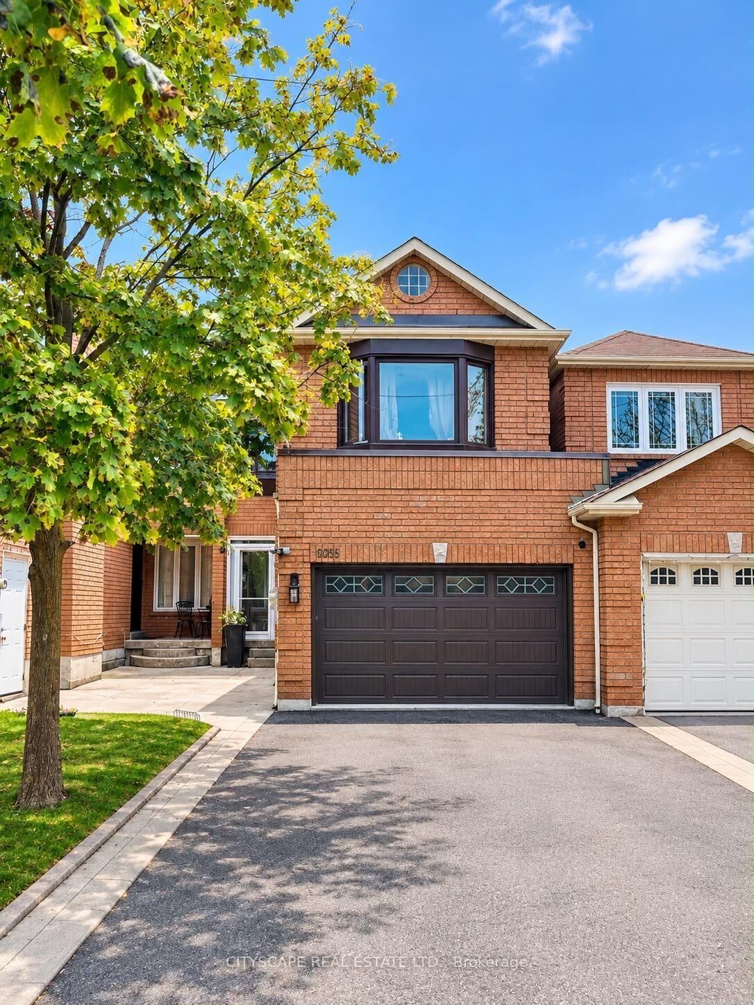 Property Photo:  5034 Moulin Rouge Crescent  ON L5V 1R6 
