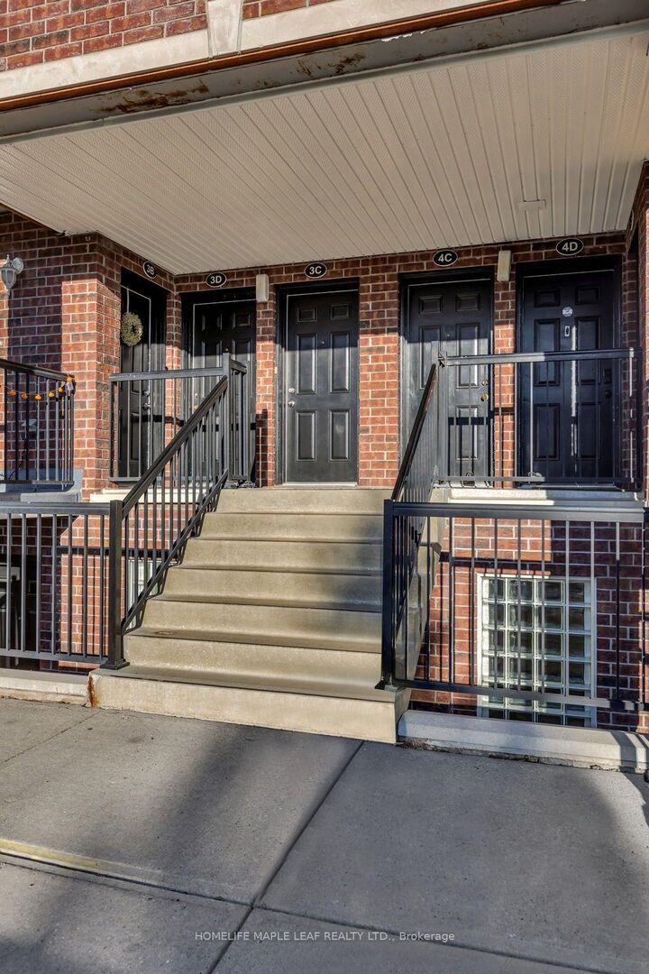 Property Photo:  45 Cedar Hill Crescent 3D  ON N2E 0A2 