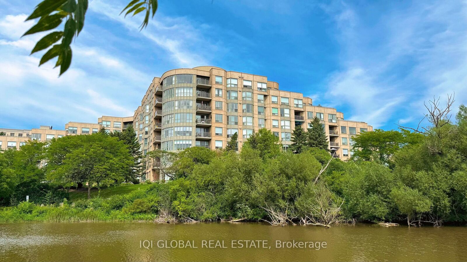 Property Photo:  2511 Lakeshore Road W 109  ON L6L 6L9 