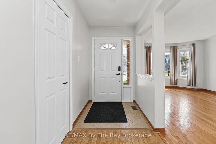 Property Photo: 6 Riverdale (Main Level) Drive ON L9Z 1E9