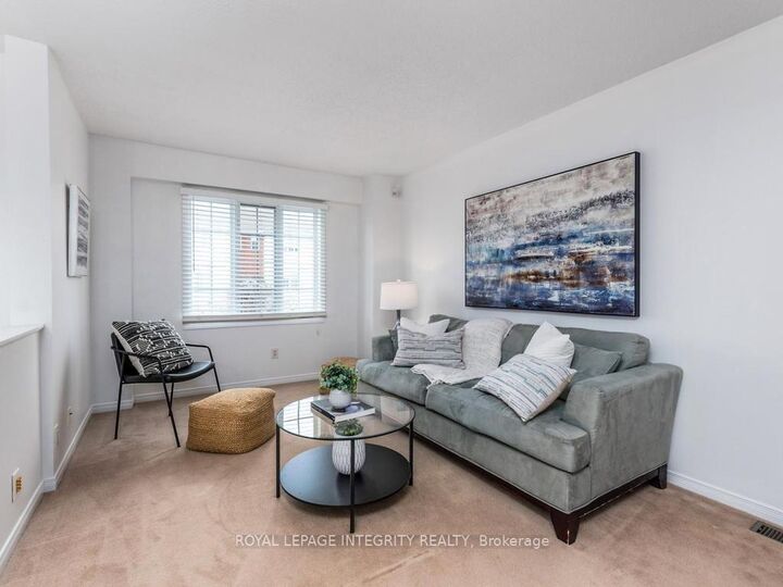 Property Photo: 74 Manhattan Crescent ON K2C 4B8