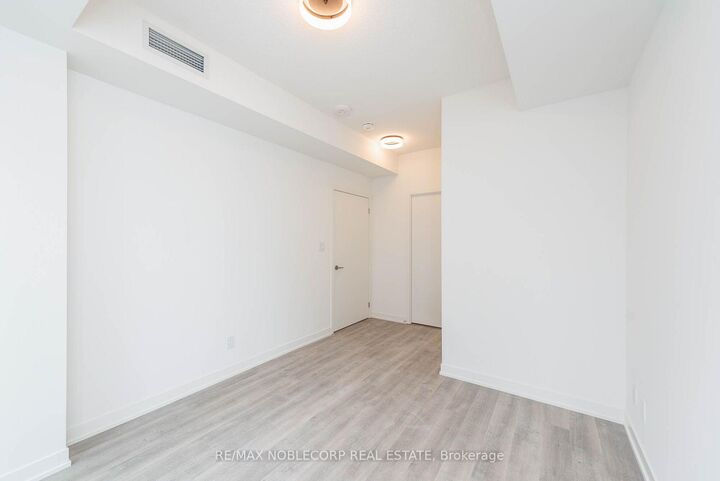 Property Photo: 292 Verdale Crossing N/A 812 ON L6G 0H6
