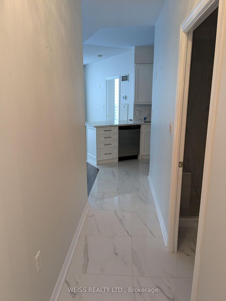Property Photo:  3840 Bathurst Street 104  ON M3H 6C6 