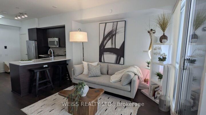 Property Photo:  30 Roehampton Avenue 609  ON M4P 0B9 