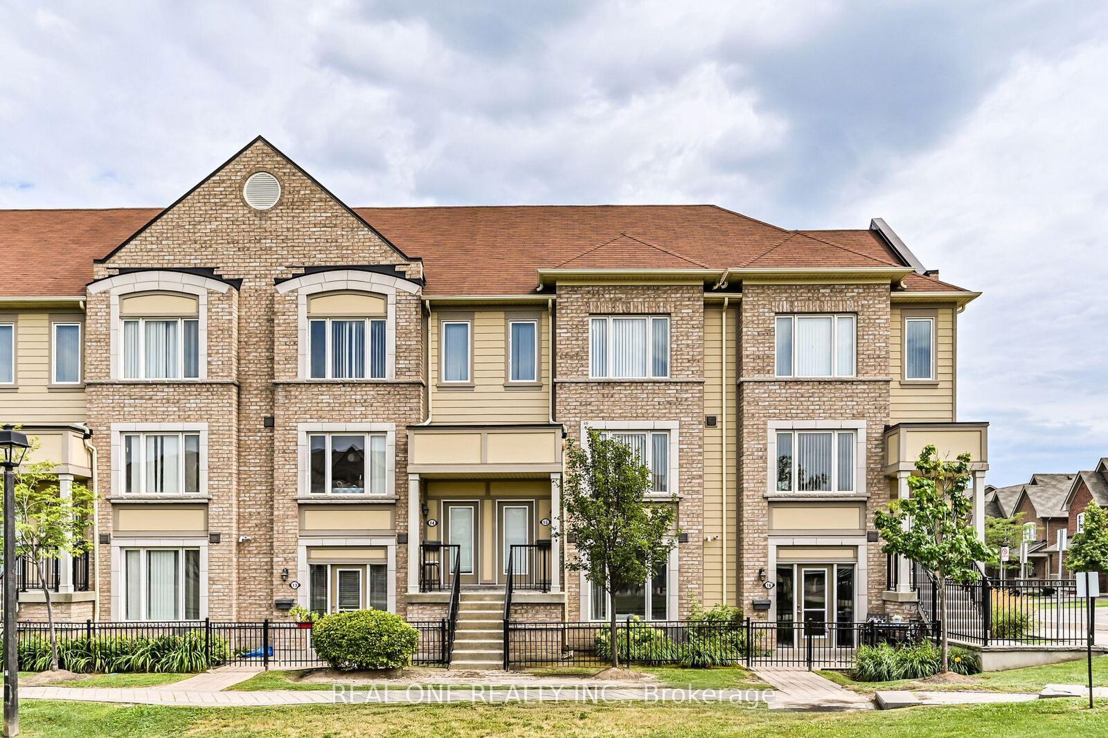 Property Photo:  3115 Boxford Crescent 16  ON L5M 0X1 