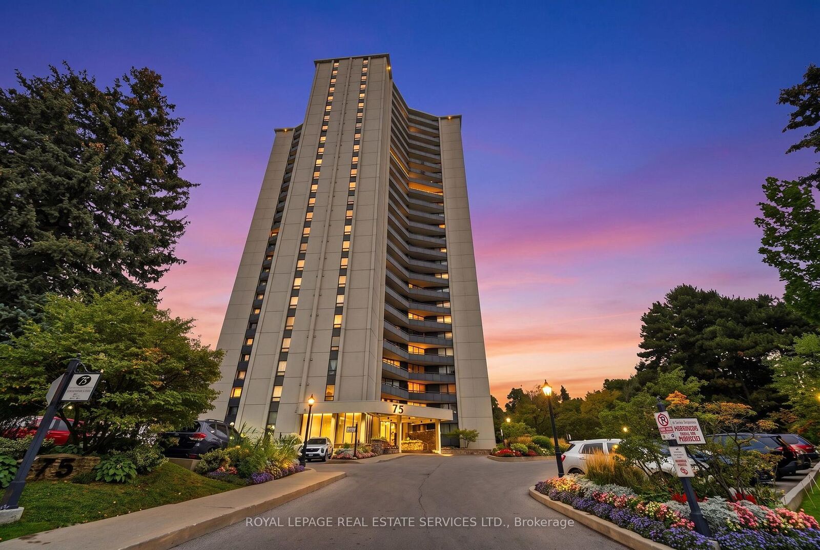 Property Photo: 75 Graydon Hall Drive 1502 ON M4P 0B9