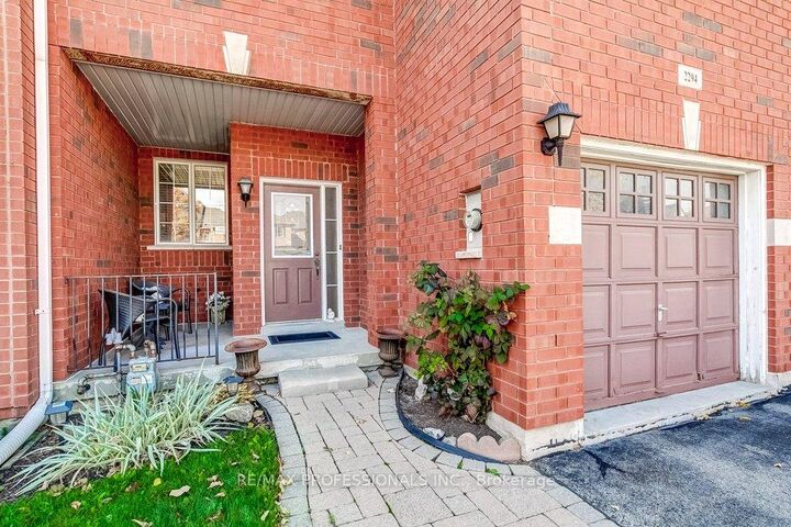 Property Photo: 2294 Newcastle Crescent ON L6M 4P5